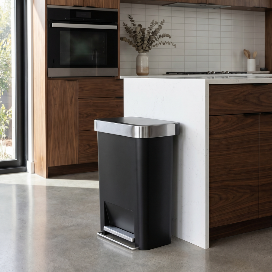poubelle rectangulaire à  pédale 45 L avec réserve à  sacs