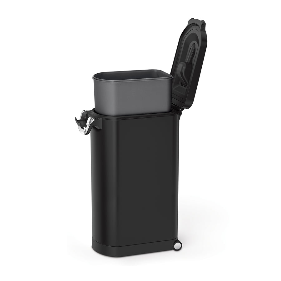 trà¨s grande poubelle destinée aux aliments pour animaux